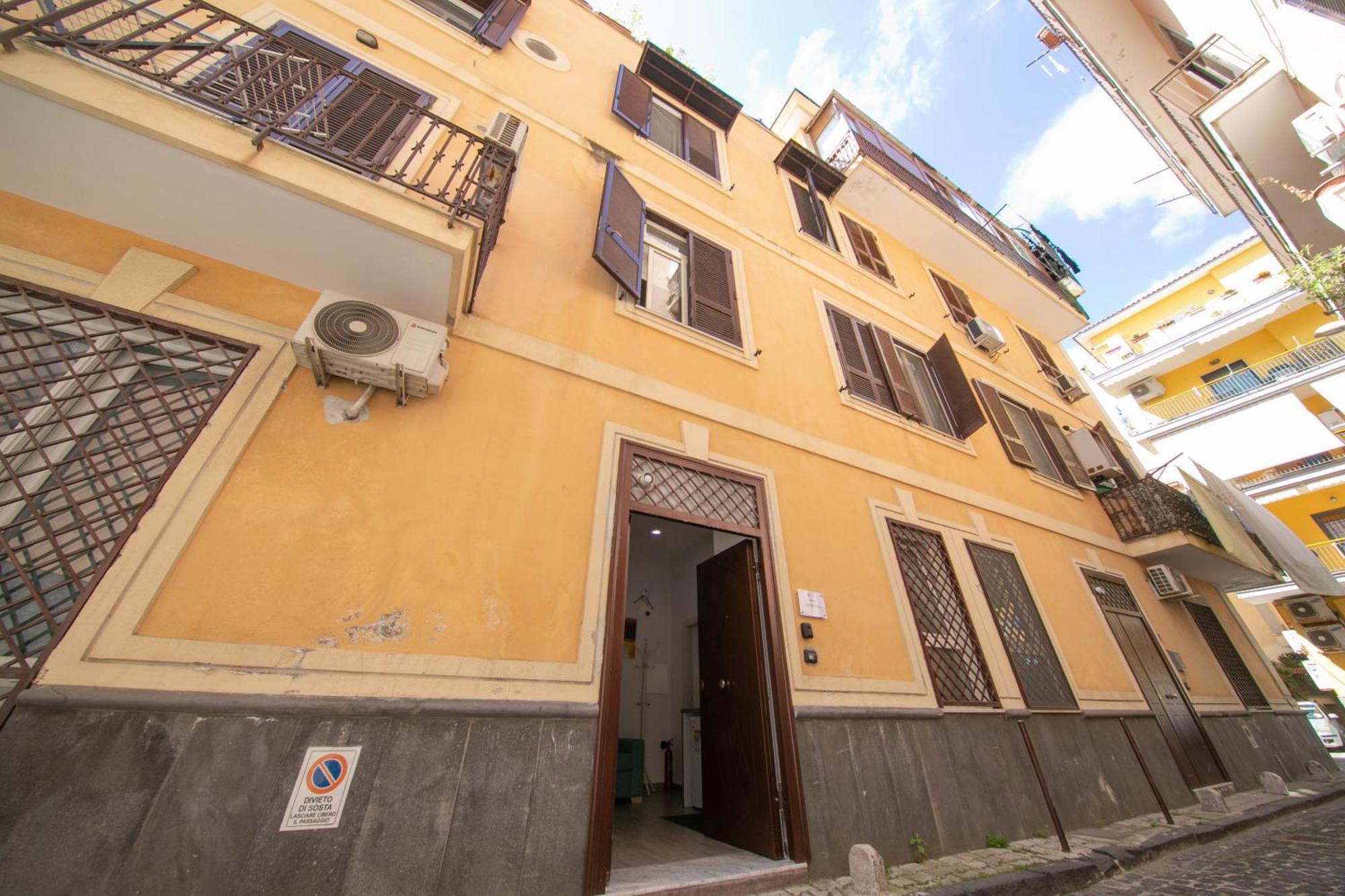 Casa Vacanze Alma B&B Grazioso Appartamento Sul Lungomare Di Pozzuoli A 300Mt Dal Centro E Dal Rione Terra By Movery Exterior foto