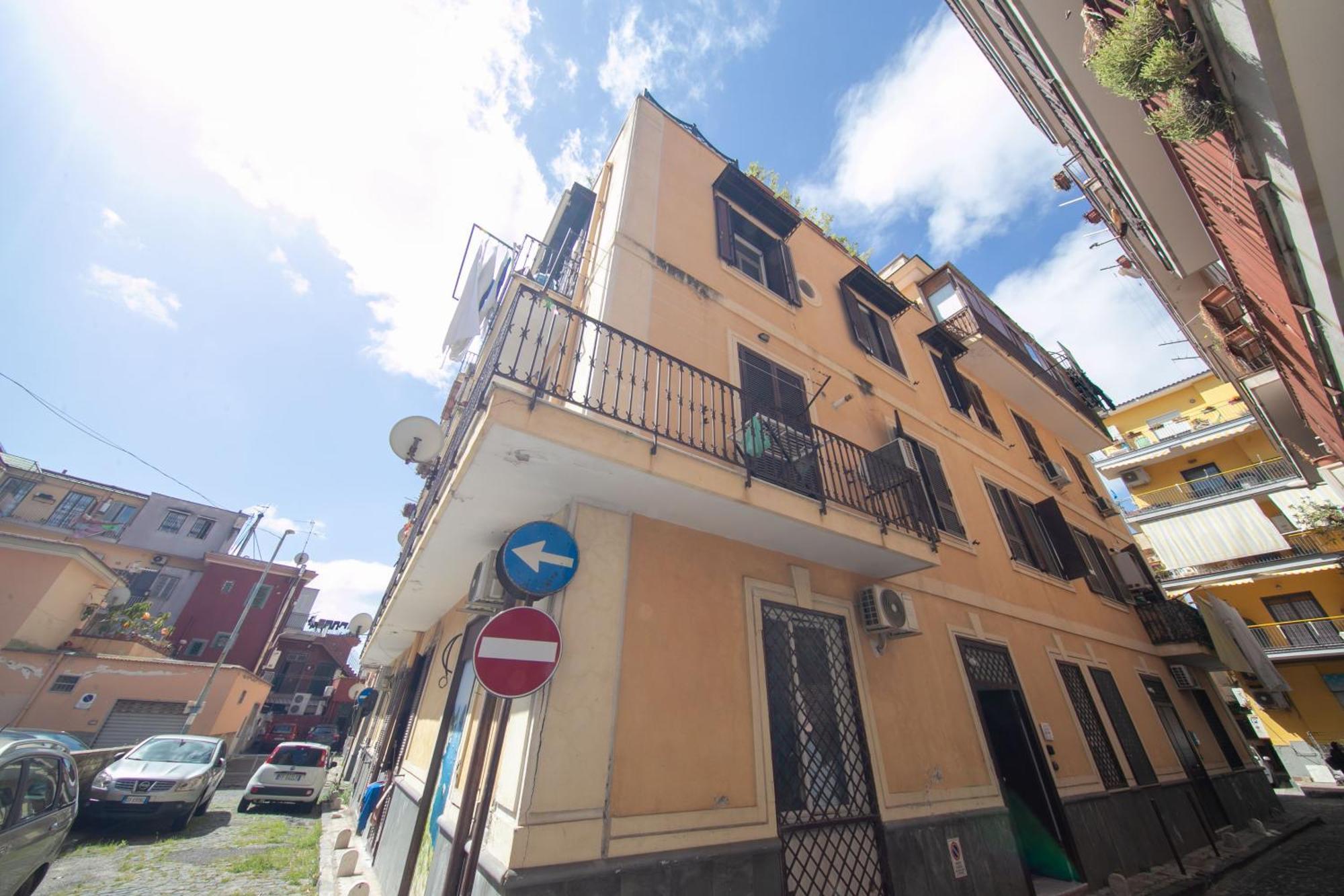 Casa Vacanze Alma B&B Grazioso Appartamento Sul Lungomare Di Pozzuoli A 300Mt Dal Centro E Dal Rione Terra By Movery Exterior foto