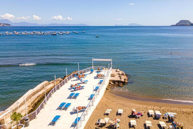 Casa Vacanze Alma B&B Grazioso Appartamento Sul Lungomare Di Pozzuoli A 300Mt Dal Centro E Dal Rione Terra By Movery Exterior foto